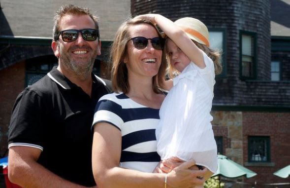 Lalie Bertuzzo with her parents, Justine Henin and Benoit Bertuzzo.